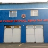 Нийтийн тээврийн автобус болон амины хоёр байшин шатжээ