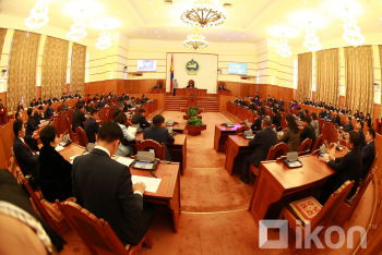 Хөдөлмөрийн тухай хуульд 13 настай хүүхэд хөнгөн ажил эрхэлж болно гэж тусгажээ 