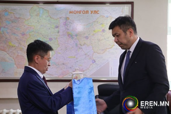 УБЕГ-ын дарга Б.Баасандорж тамгаа гардаж авлаа