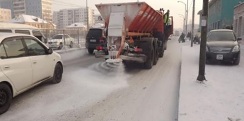 16 байгууллагын 633 ажилтан нийслэлийн зам, талбайн цасыг цэвэрлэж байна