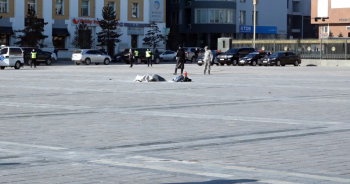 Сүхбаатарын талбайд нэгэн иргэн өөрийгөө шатааж, амиа егүүтгэлээ