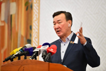 С.ГАНБААТАР: Үндсэн хуулийн Цэц улс төрийн том жүжиг тавьж байна